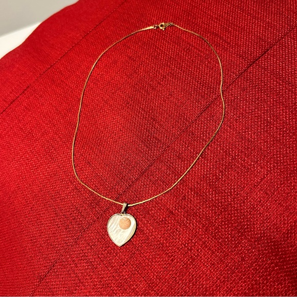 Vintage Avon Gold Tone Necklace with Heart & Rosette Pendant - Picture 2 of 7